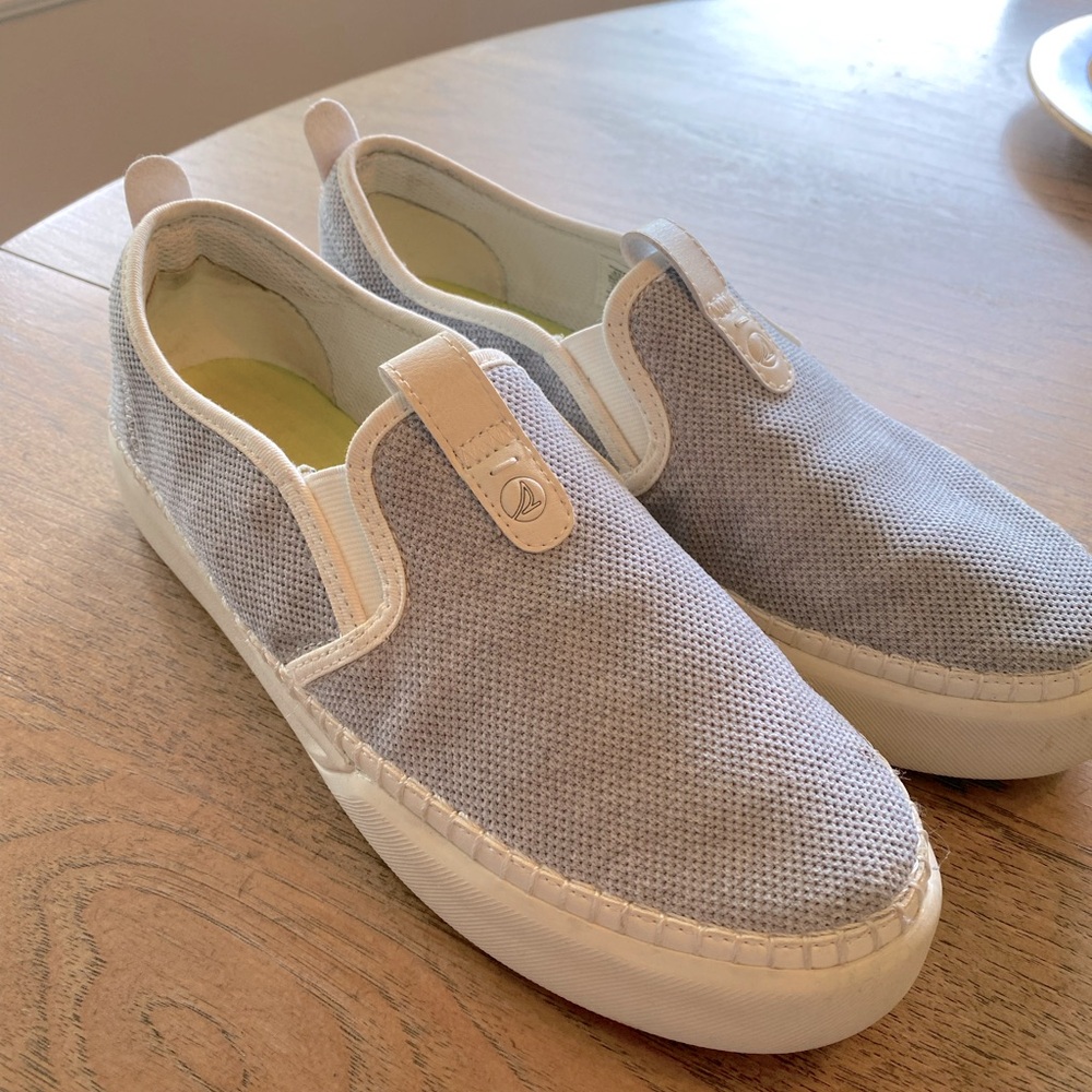 Ladies Sperry shoes slip on